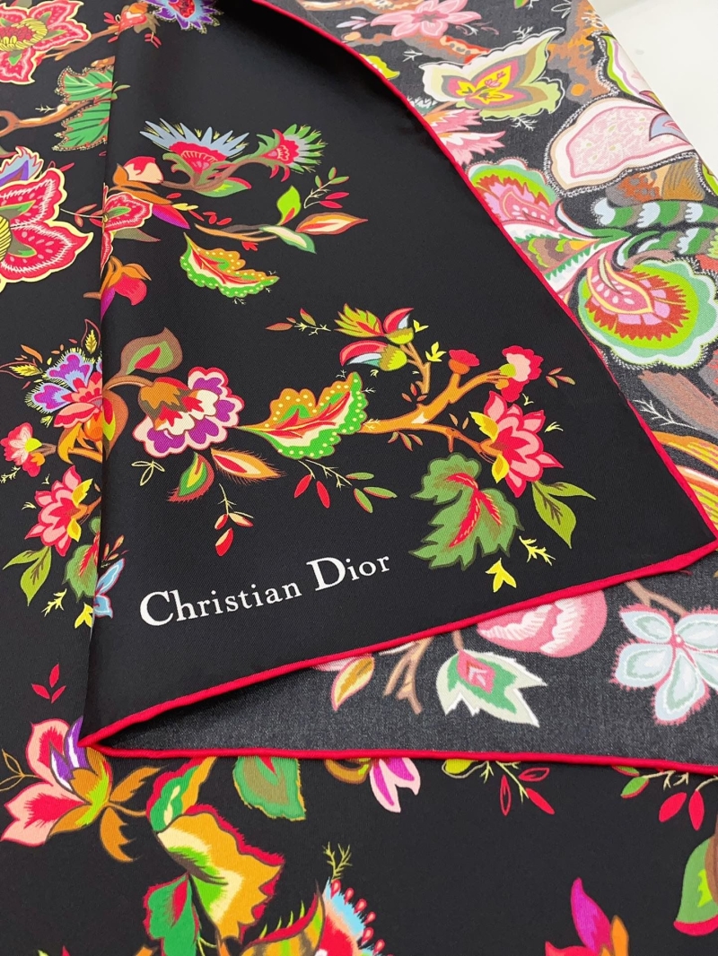 CHRISTIAN DIOR